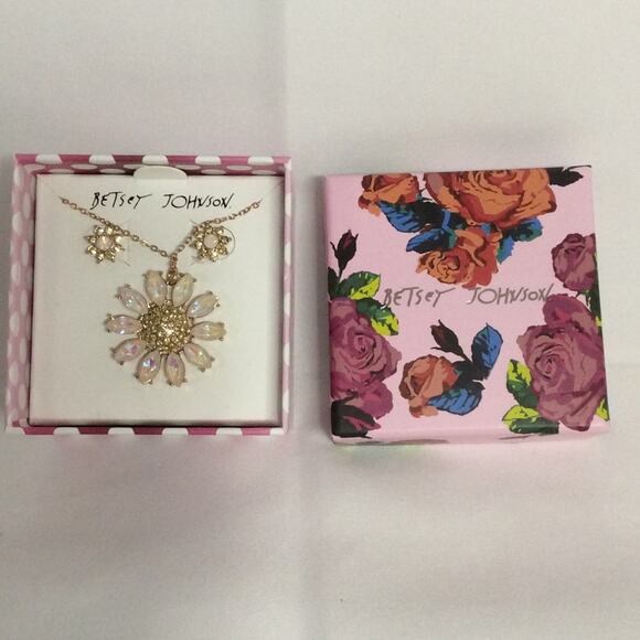 NIB BETSEY JOHNSON GOLD TONE WHITE RHINESTONE DAISY NECKLACE & EARRINGS - Picture 2 of 5